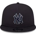 casquette-plate-bleue-marine-snapback-avec-logo-bleu-marine-9fifty-side-patch-script-new-york-yankees-mlb-new-era