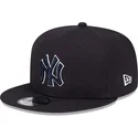 casquette-plate-bleue-marine-snapback-avec-logo-bleu-marine-9fifty-side-patch-script-new-york-yankees-mlb-new-era