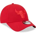 casquette-courbee-rouge-ajustable-avec-logo-rouge-9forty-repreve-outline-chicago-bulls-nba-new-era