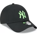 gorra-curva-negra-ajustable-con-logo-verde-9forty-neon-de-new-york-yankees-mlb-de-new-era