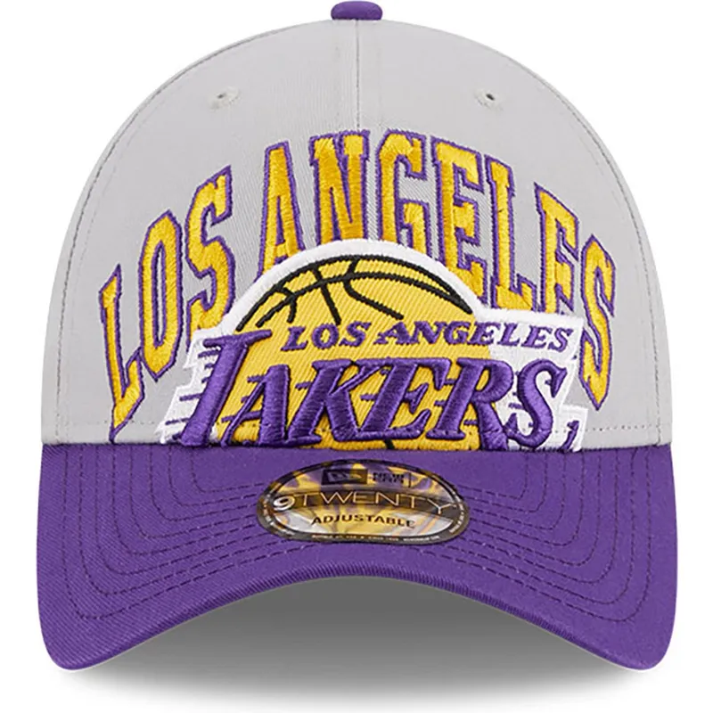 gra-og-violet-justerbar-kurvet-kasket-9twenty-tip-off-2023-fra-los-angeles-lakers-nba-fra-new-era