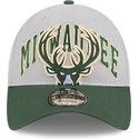 casquette-courbee-grise-et-verte-ajustable-9twenty-tip-off-2023-milwaukee-bucks-nba-new-era