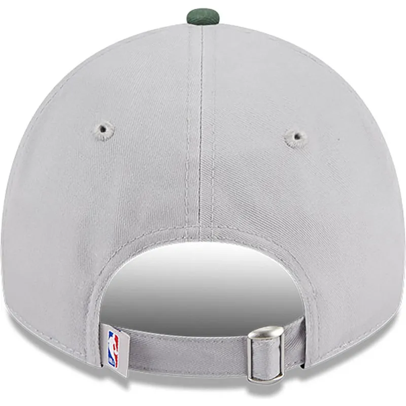 petten-gebogen-grijs-verstelbare-band-9twenty-tip-off-2023-van-milwaukee-bucks-nba-van-new-era