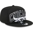 casquette-plate-noire-snapback-9fifty-tip-off-2023-chicago-bulls-nba-new-era