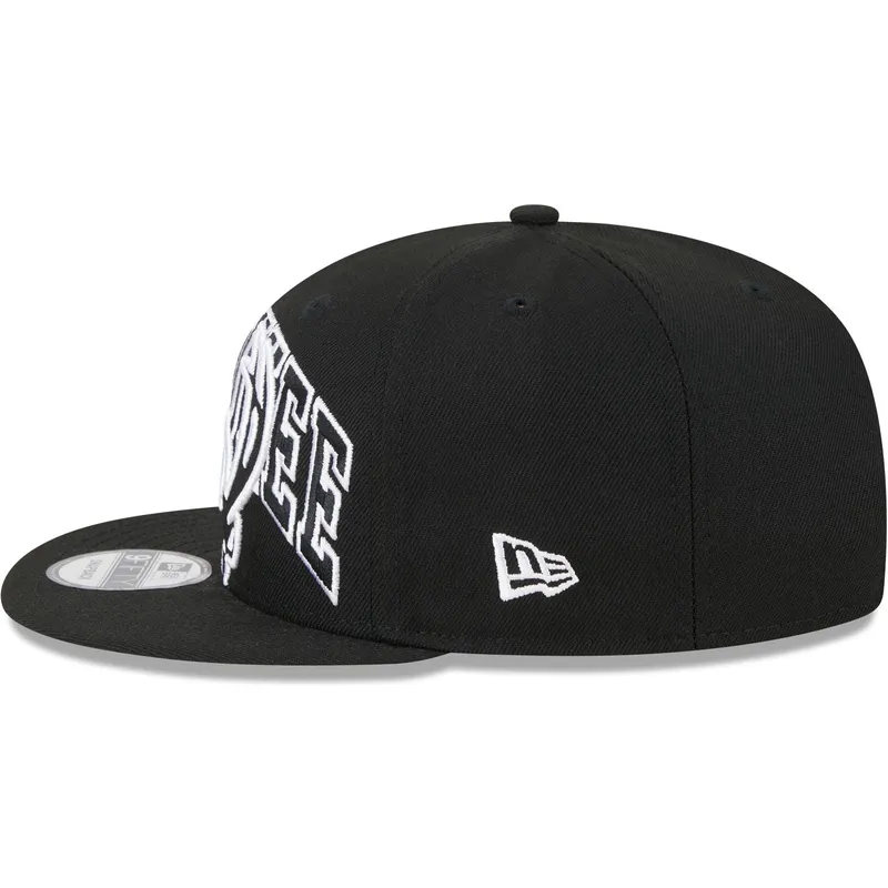 petten-plat-zwart-snapback-9fifty-tip-off-2023-van-milwaukee-bucks-nba-van-new-era