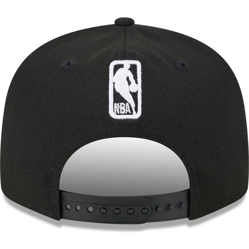 petten-plat-zwart-snapback-9fifty-tip-off-2023-van-milwaukee-bucks-nba-van-new-era