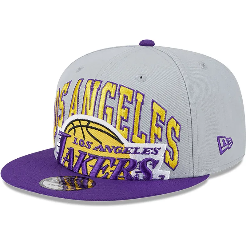 szara-i-fioletowa-czapka-z-daszkiem-snapback-9fifty-tip-off-2023-los-angeles-lakers-nba-new-era