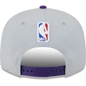 casquette-plate-grise-et-violette-snapback-9fifty-tip-off-2023-los-angeles-lakers-nba-new-era