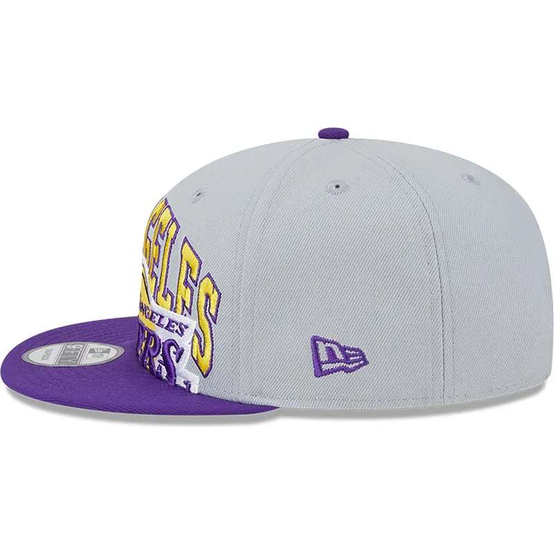 cappello-piatto-grigio-e-viola-snapback-9fifty-tip-off-2023-dei-los-angeles-lakers-nba-di-new-era
