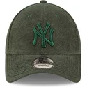 gorra-curva-verde-ajustable-con-logo-verde-9forty-towelling-de-new-york-yankees-mlb-de-new-era