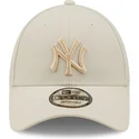 casquette-courbee-beige-snapback-avec-logo-beige-9forty-tonal-repreve-new-york-yankees-mlb-new-era