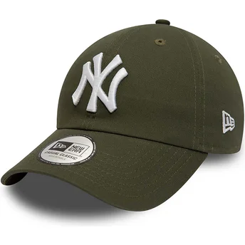Zielona zakrzywiona czapka regulowana 9TWENTY League Essential New York Yankees MLB od New Era
