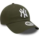 cappellino-curvo-verde-regolabile-9twenty-league-essential-dei-new-york-yankees-mlb-di-new-era