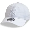 casquette-courbee-blanche-ajustable-avec-logo-blanc-9twenty-league-essential-new-york-yankees-mlb-new-era