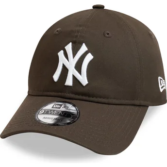Καφέ καμπυλωτό ρυθμιζόμενο καπέλο 9TWENTY League Essential της New York Yankees MLB από τη New Era