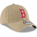 ljusbrun-bojd-justerbar-keps-med-rod-logotyp-9twenty-core-classic-fran-boston-red-sox-mlb-av-new-era