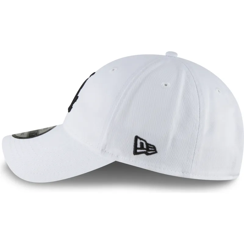 weisse-verstellbare-curved-cap-mit-schwarzem-logo-9twenty-core-classic-der-chicago-white-sox-mlb-von-new-era