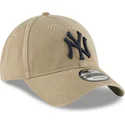 justerbar-lysebrun-buet-kasket-med-marineblat-logo-9twenty-core-classic-fra-new-york-yankees-mlb-fra-new-era
