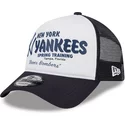gorra-trucker-blanca-y-azul-marino-9forty-a-frame-team-de-new-york-yankees-mlb-de-new-era