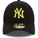 casquette-courbee-noire-ajustable-avec-logo-jaune-9forty-league-essential-new-york-yankees-mlb-new-era