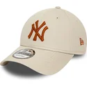 new-era-curved-brim-brown-logo-9forty-league-essential-new-york-yankees-mlb-beige-adjustable-cap