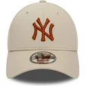 new-era-curved-brim-brown-logo-9forty-league-essential-new-york-yankees-mlb-beige-adjustable-cap