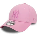 gorra-curva-rosa-ajustable-con-logo-rosa-9forty-league-essential-de-new-york-yankees-mlb-de-new-era