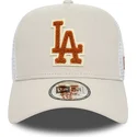 new-era-brown-logo-a-frame-boucle-los-angeles-dodgers-mlb-beige-and-white-trucker-hat