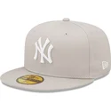 casquette-plate-beige-ajustee-59fifty-league-essential-new-york-yankees-mlb-new-era