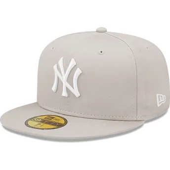 Petten plat beige fitted 59FIFTY League Essential van New York Yankees MLB van New Era