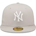 casquette-plate-beige-ajustee-59fifty-league-essential-new-york-yankees-mlb-new-era