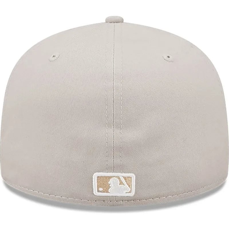cappello-piatto-beige-chiuso-59fifty-league-essential-dei-new-york-yankees-mlb-di-new-era