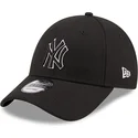 casquette-courbee-noire-ajustable-avec-logo-noir-9forty-pop-outline-new-york-yankees-mlb-new-era