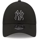 gorra-curva-negra-ajustable-con-logo-negro-9forty-pop-outline-de-new-york-yankees-mlb-de-new-era