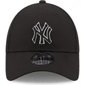 sort-justerbar-curved-kasket-med-sort-logo-9forty-pop-outline-fra-new-york-yankees-mlb-fra-new-era