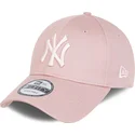 rosa-justerbar-keps-med-bojd-skarm-och-rosa-logotyp-9forty-league-essential-fran-new-york-yankees-mlb-av-new-era