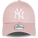 casquette-courbee-rose-ajustable-avec-logo-rose-9forty-league-essential-new-york-yankees-mlb-new-era