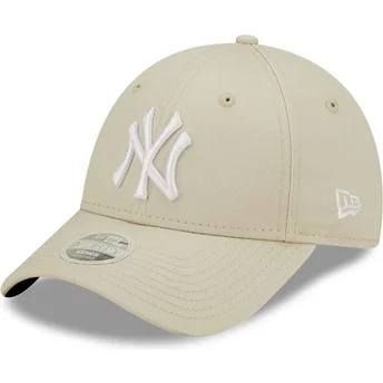 Buet beige justerbar kasket til kvinder 9FORTY League Essential fra New York Yankees MLB fra New Era