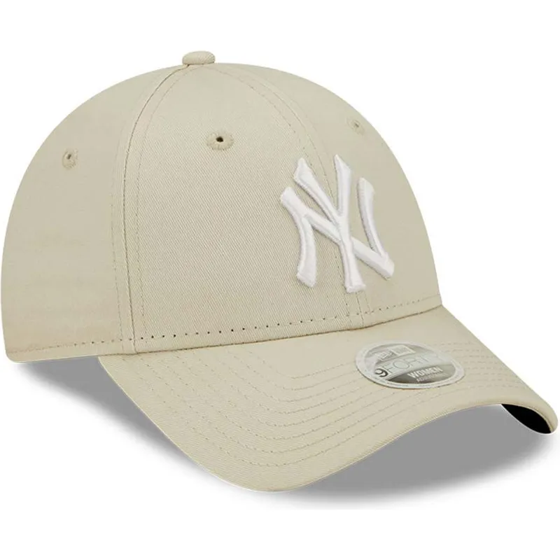 buet-beige-justerbar-kasket-til-kvinder-9forty-league-essential-fra-new-york-yankees-mlb-fra-new-era