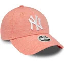 justerbar-lyserod-kvindekasket-med-buet-skygge-9forty-jersey-new-york-yankees-mlb-fra-new-era