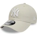 casquette-courbee-beige-ajustable-9twenty-league-essential-new-york-yankees-mlb-new-era