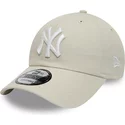 new-era-curved-brim-9twenty-league-essential-new-york-yankees-mlb-beige-adjustable-cap