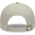 bezowa-czapka-z-zakrzywionym-daszkiem-regulowana-9twenty-league-essential-new-york-yankees-mlb-od-new-era
