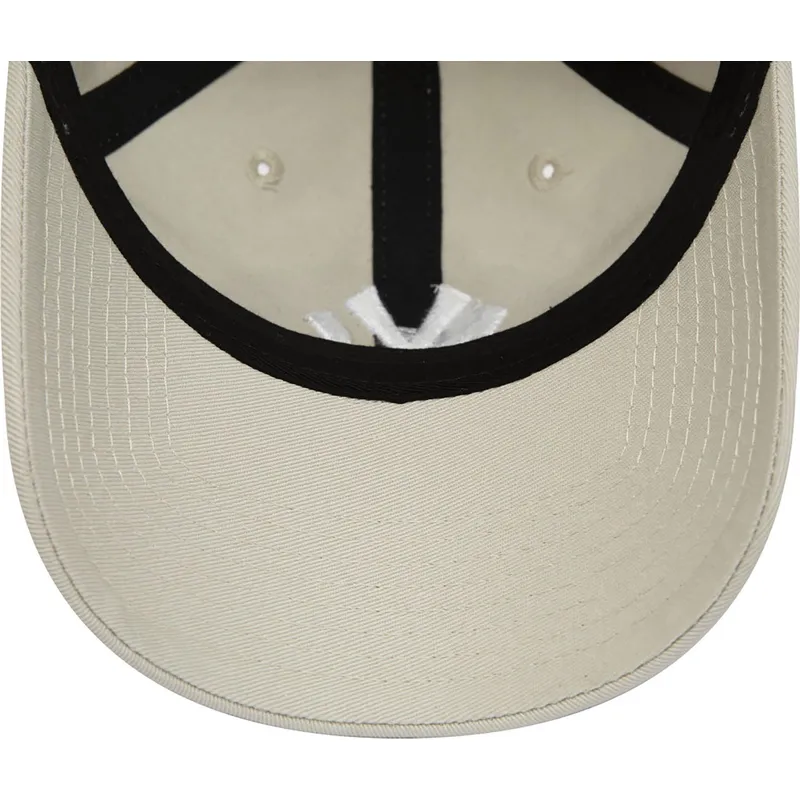 petten-gebogen-beige-verstelbaar-9twenty-league-essential-van-new-york-yankees-mlb-van-new-era