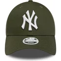 gorra-curva-verde-ajustable-para-mujer-9forty-league-essential-de-new-york-yankees-mlb-de-new-era