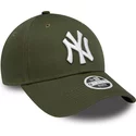 gorra-curva-verde-ajustable-para-mujer-9forty-league-essential-de-new-york-yankees-mlb-de-new-era