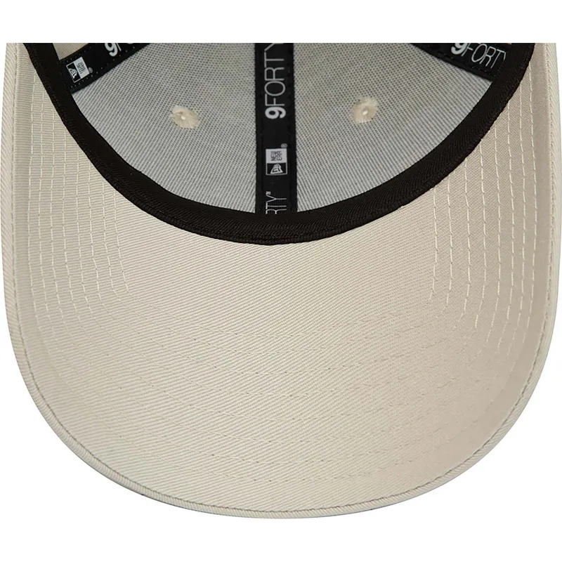 petten-gebogen-beige-verstelbare-band-9forty-repreve-league-essential-van-new-york-yankees-mlb-van-new-era