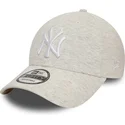 casquette-courbee-beige-ajustable-9forty-pull-essential-new-york-yankees-mlb-new-era