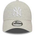 casquette-courbee-beige-ajustable-9forty-pull-essential-new-york-yankees-mlb-new-era