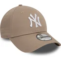 cappellino-visiera-curva-marrone-chiaro-regolabile-9forty-league-essential-di-new-york-yankees-mlb-di-new-era
